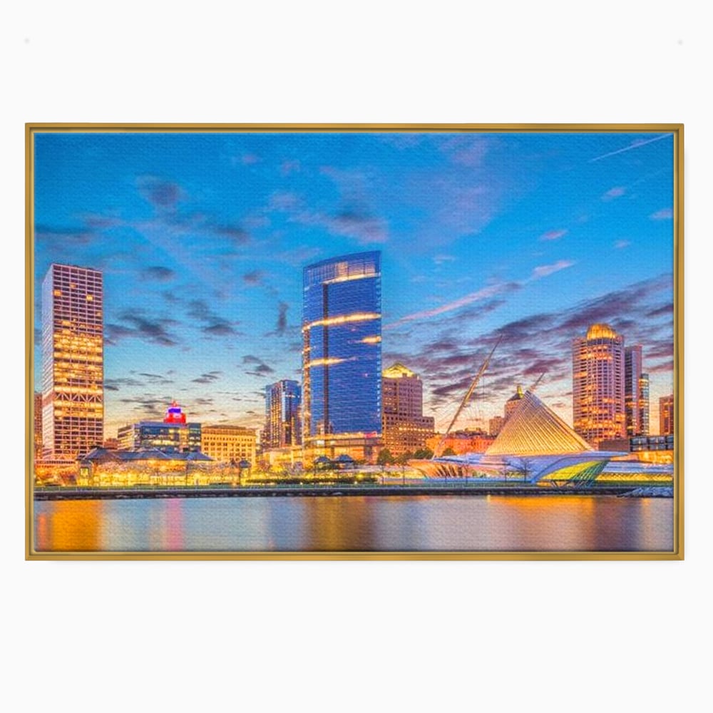 Tablou canvas cu panorami urbana nocturna milwaukee pe apa, in rama de aluminiu auriu
